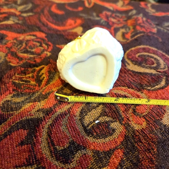 Vintage Miniture Carved White Rose Trinket Box - Picture 14 of 16